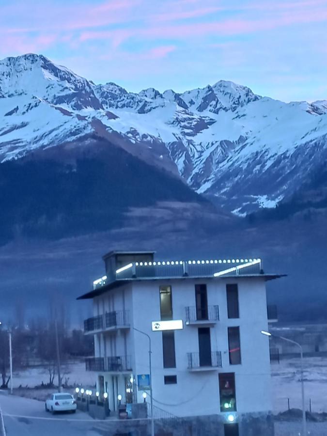 Tetne Qor Guesthouse Местия Екстериор снимка