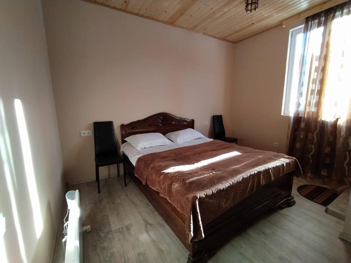 Tetne Qor Guesthouse Местия Екстериор снимка