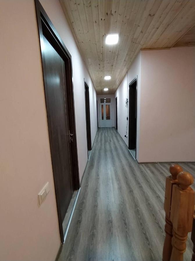 Tetne Qor Guesthouse Местия Екстериор снимка