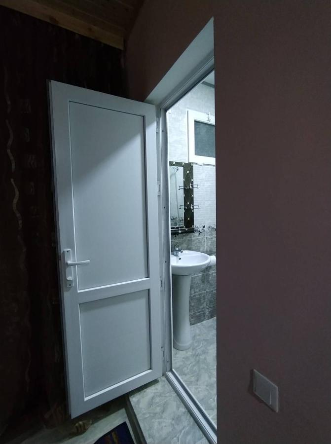 Tetne Qor Guesthouse Местия Екстериор снимка